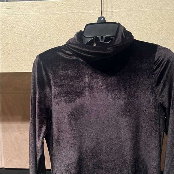 DELORA VELVET MIDI DRESS - Picture 6 of 9